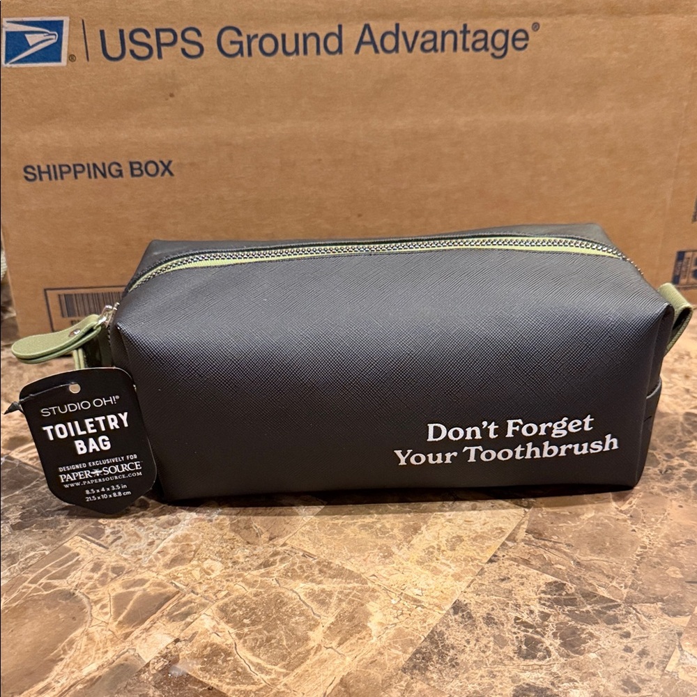 Studio Black and Green Toiletry Bag